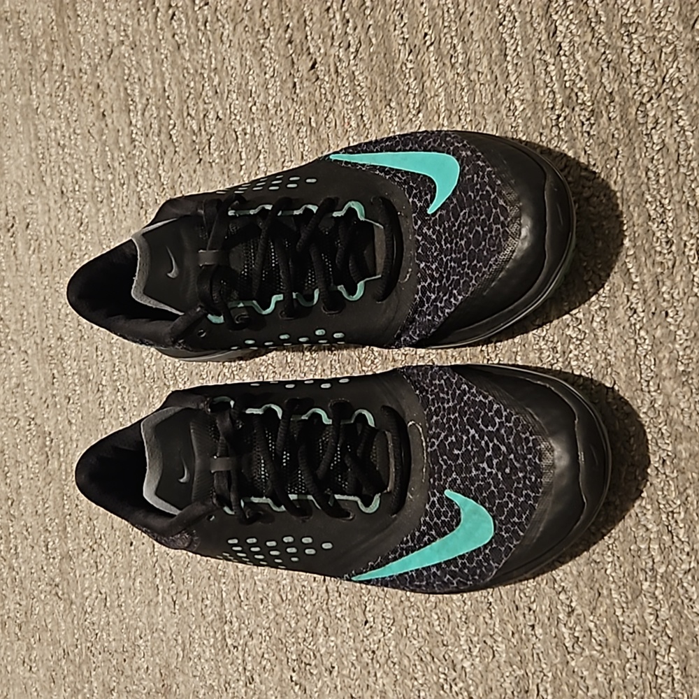 Size 8 Nike running tennis shoes (OBO)